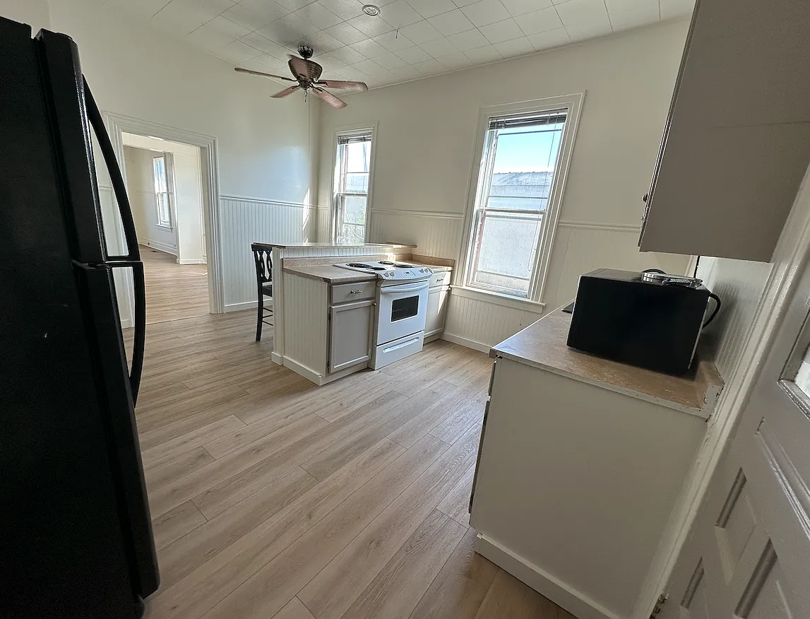 3 bed, $1,500 — Photo 4