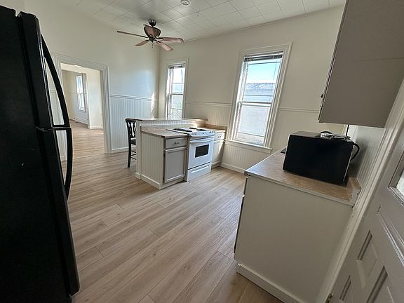 4th image of 234 S Carbon Ave