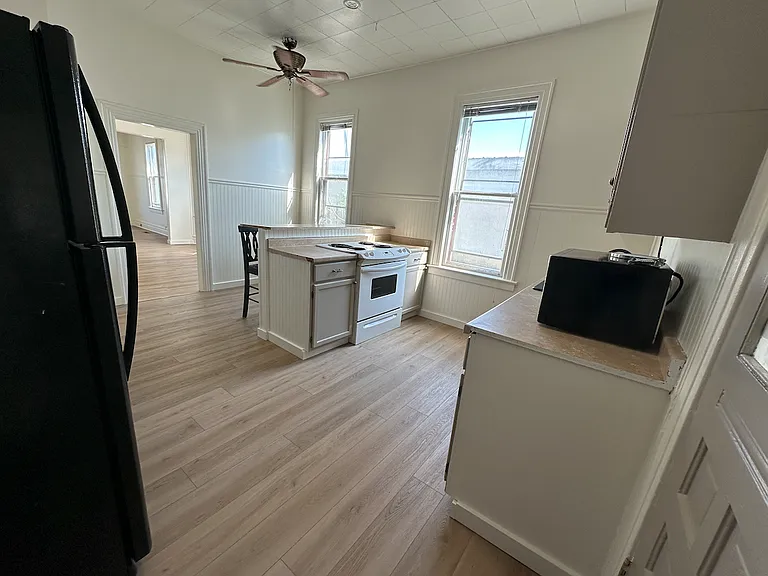 234 S Carbon Ave — Photo 4