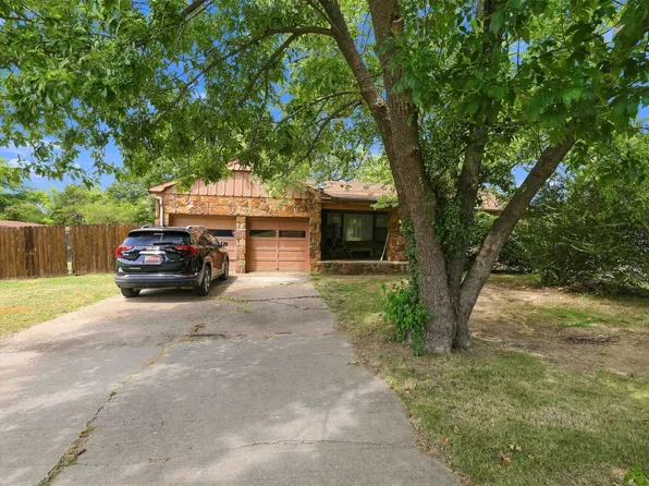 1733 E 13th St, Okmulgee, OK 74447