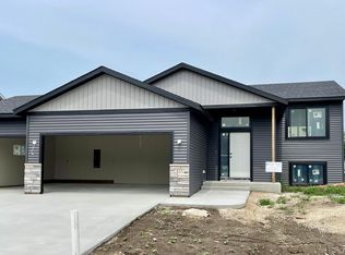 418 Skogen Dr, Kenyon, MN 55946