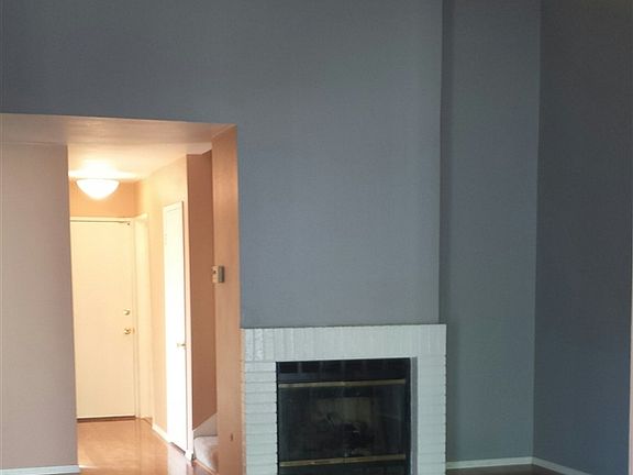 2nd image of 1427 Manzana Way