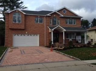 243 Robby Ln, New Hyde Park, NY 11040