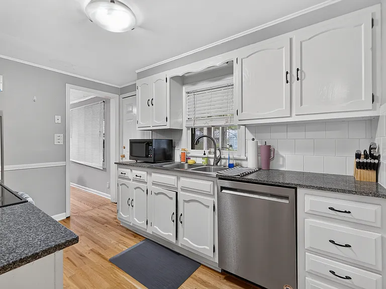 7237 Roe Ave — Photo 10