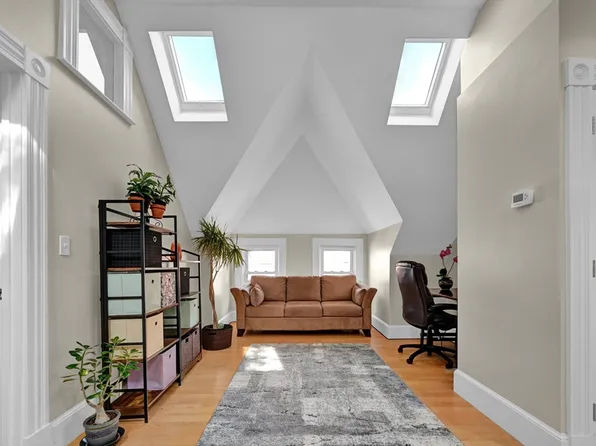 22 Lowell St #3, Somerville, MA 02143