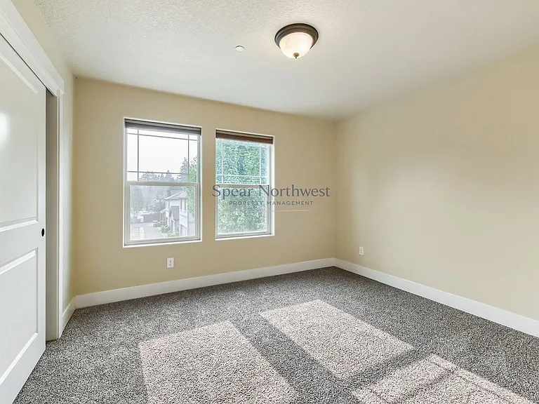 552 NE 77th Ave — Photo 22