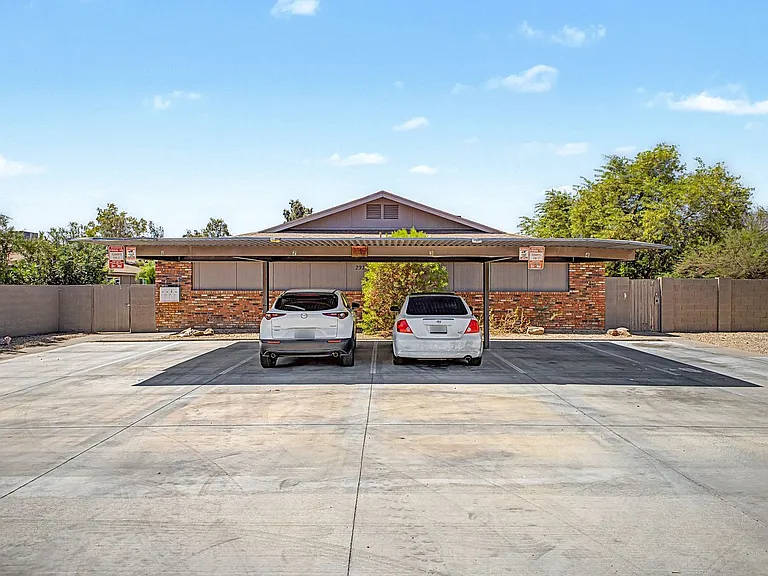 Beautiful Beck Ln Fourplex — Photo 2