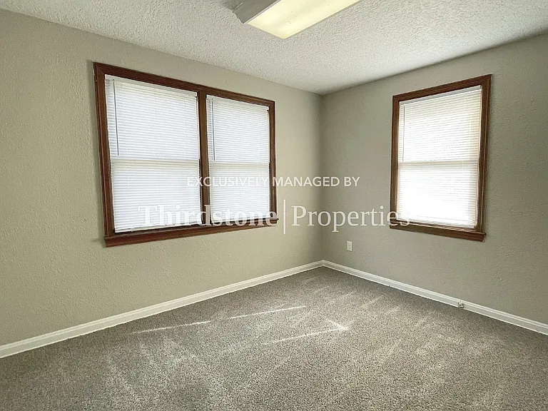 318 E 19th St — Photo 14