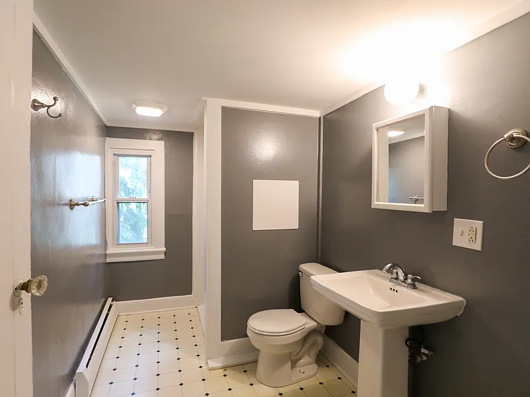 7598 N Broadway — Photo 10