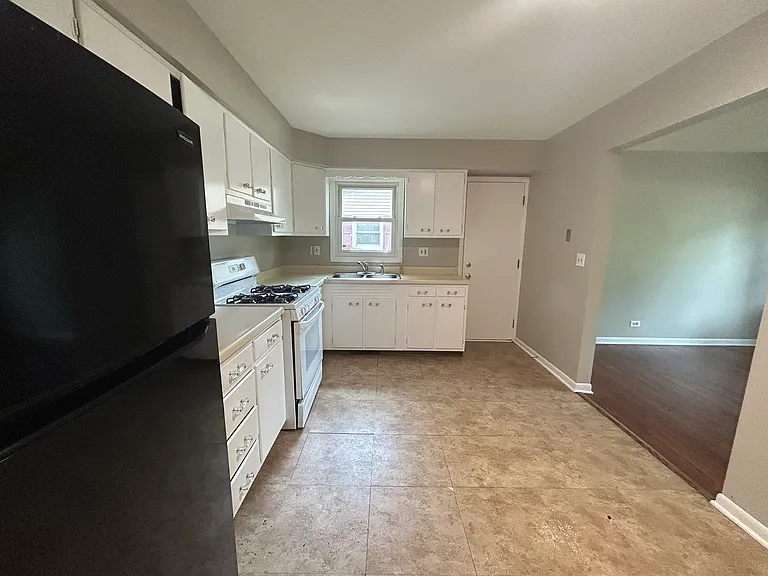 1716 Maple Ln — Photo 5