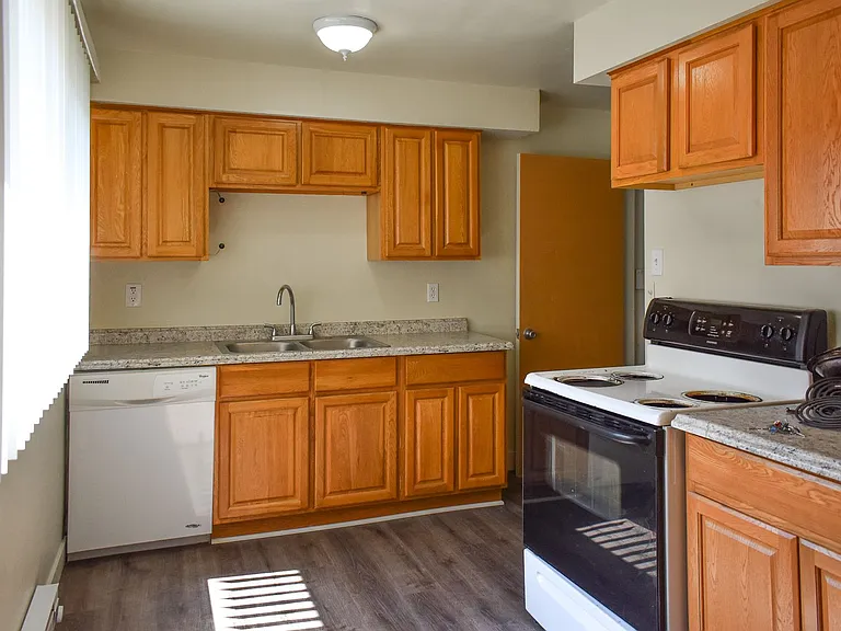 Sun Basin Apartments — Photo 7
