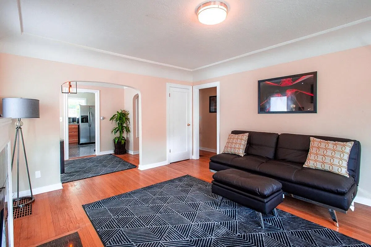2 bed, 1400 sqft, $2,100 — Photo 1