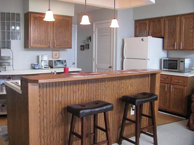 bar overlooking great room