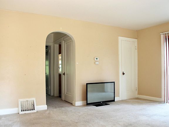 3rd image of 14 Terra Alta Ct