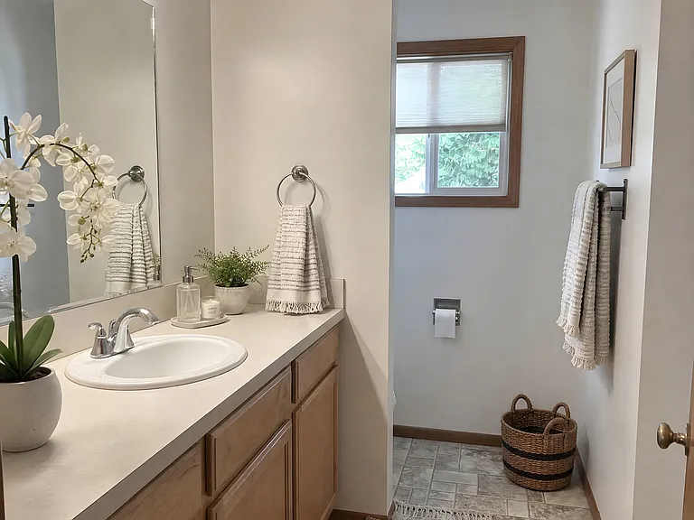 Main Hall Bathroom
Lots of storage