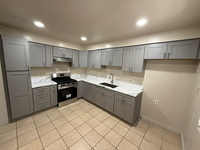 221 W Dexter St #10 — Photo 2