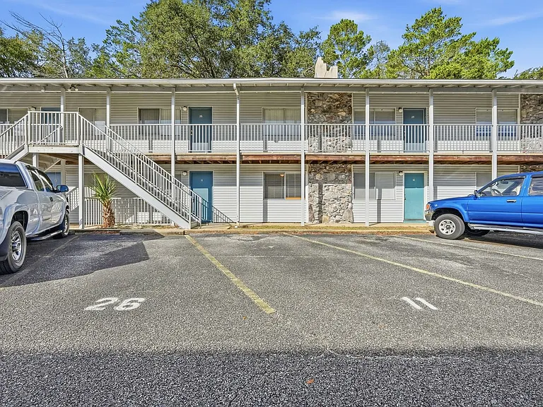 201 College Blvd E #11 — Photo 5