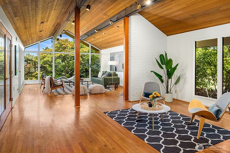 5th image of 604 SW 206th Street