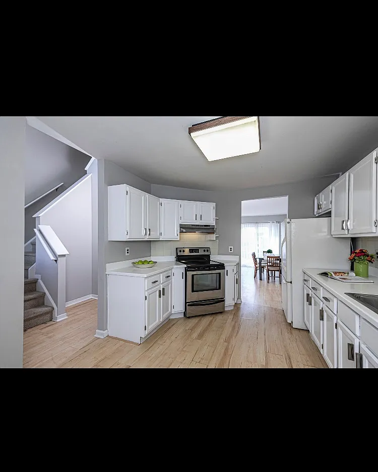 2 bed, 1.5 bath, 1200 sqft, $2,499 — Photo 2