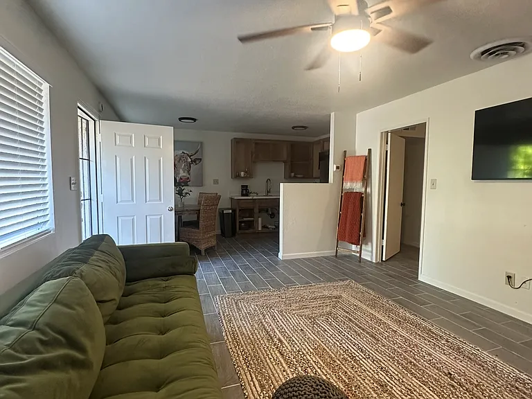 2425 W 12th St #3 — Photo 3