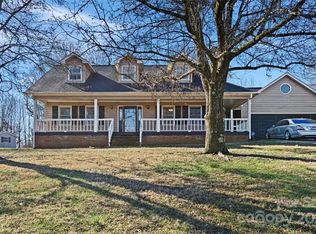 4271 Arrowhead Dr NE, Hickory, NC 28601