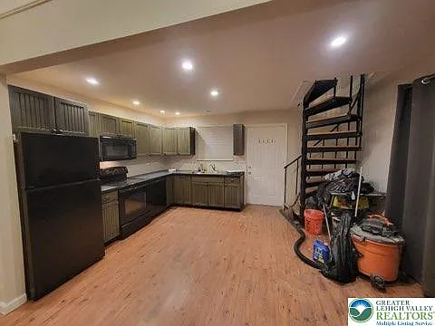 1220 Dogwood Ln — Photo 6