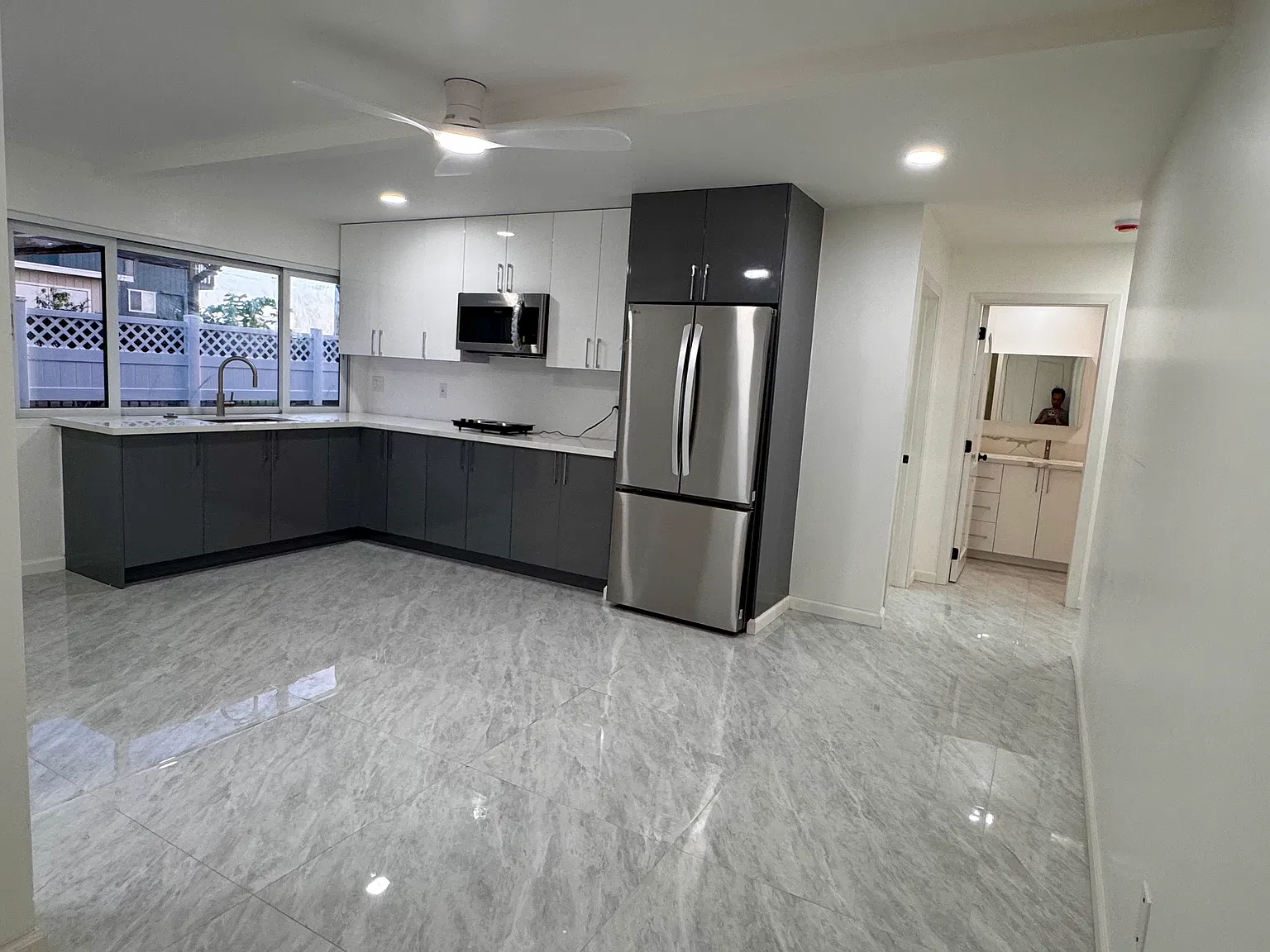 2 bed, 900 sqft, $3,000 — Photo 3