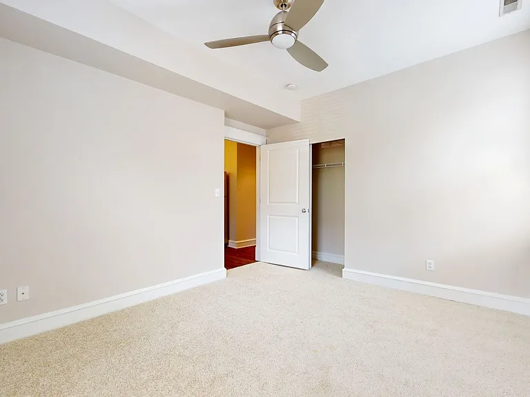 2-10 Maryland Plz — Photo 28