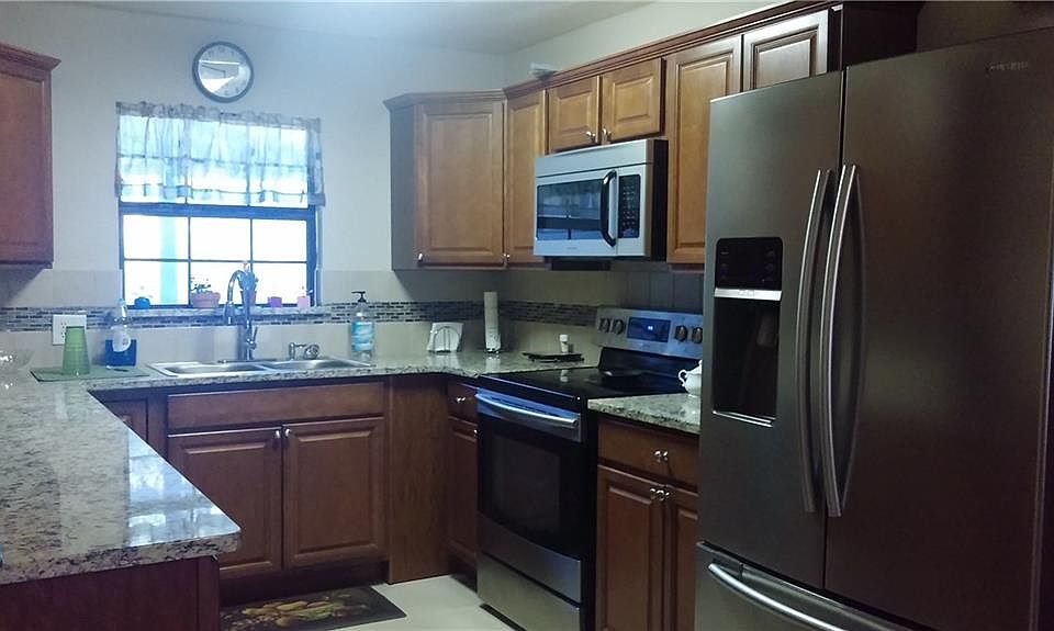 2nd image of 1725 Houston Rd