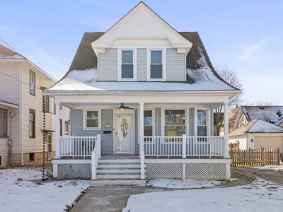 483 Barrett St, Elgin, IL, 60120