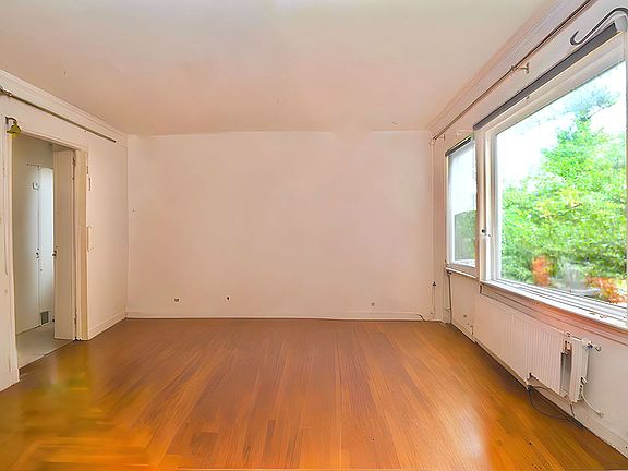 4th image of 84-32 150th St