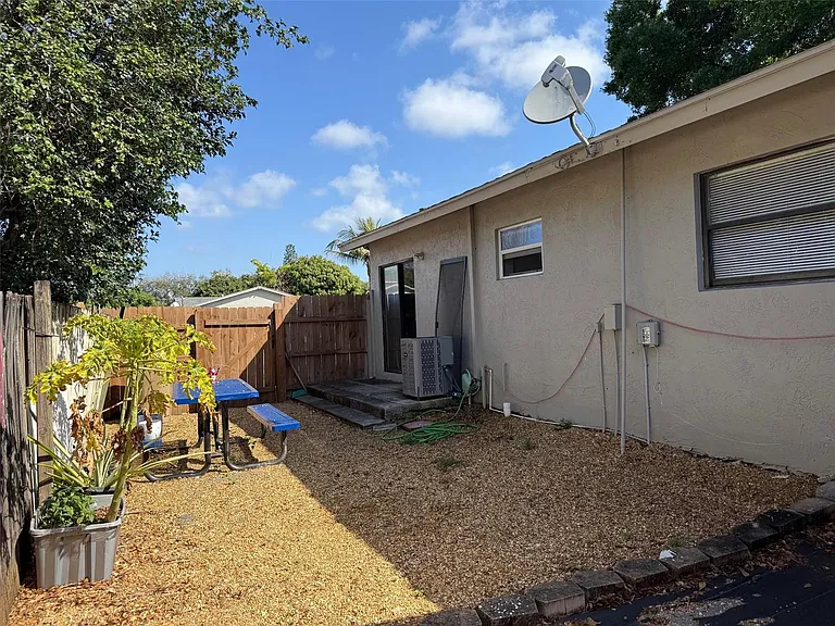 6140 SW 43rd St — Photo 24
