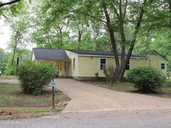 531 Peppertree Ln, Senatobia, MS 38668