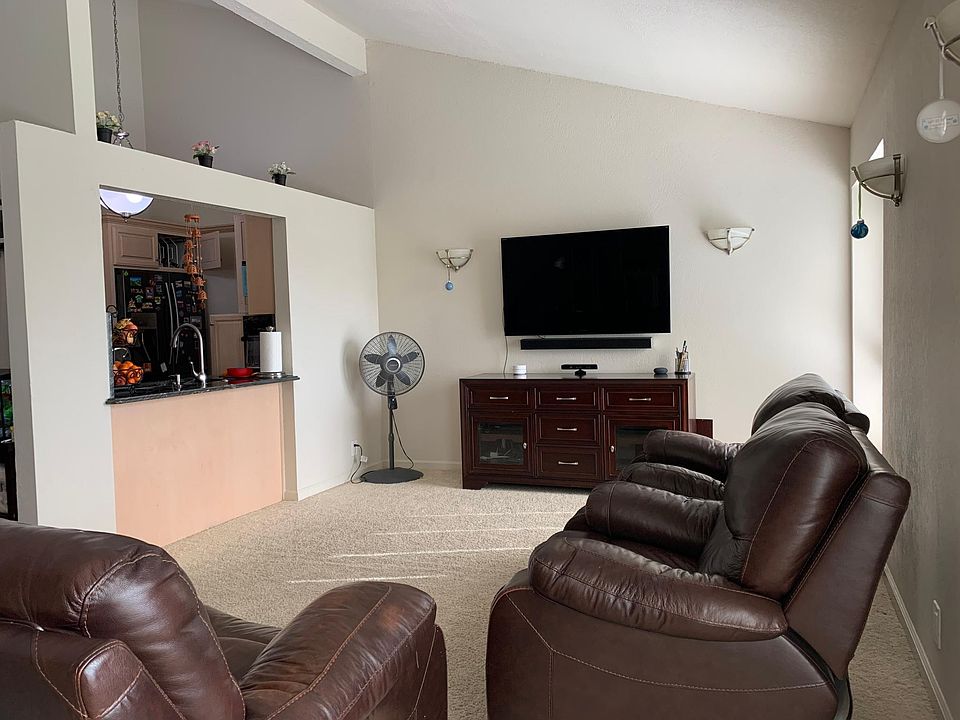 Living room (Second floor)