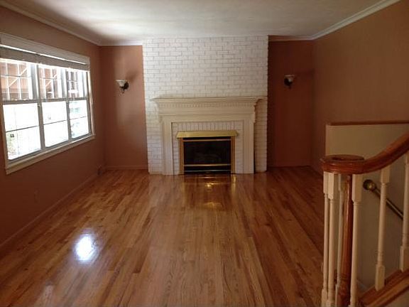 4th image of 70 Aldrich Ave
