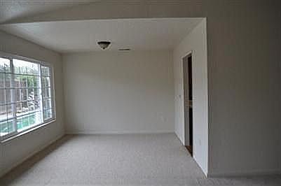 5th image of 588 Manor Oak Pl