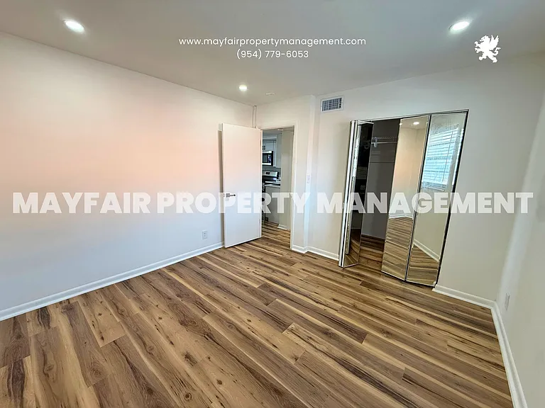 1534 SE 15th St #8 — Photo 7
