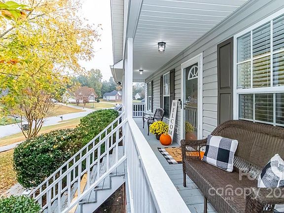 4th image of 1642 Amanda Ln