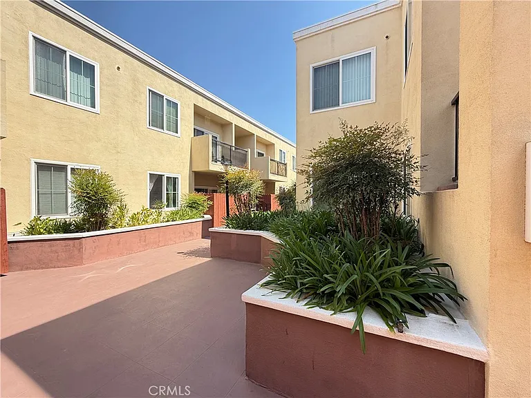 300 E Providencia Ave #111 — Photo 7