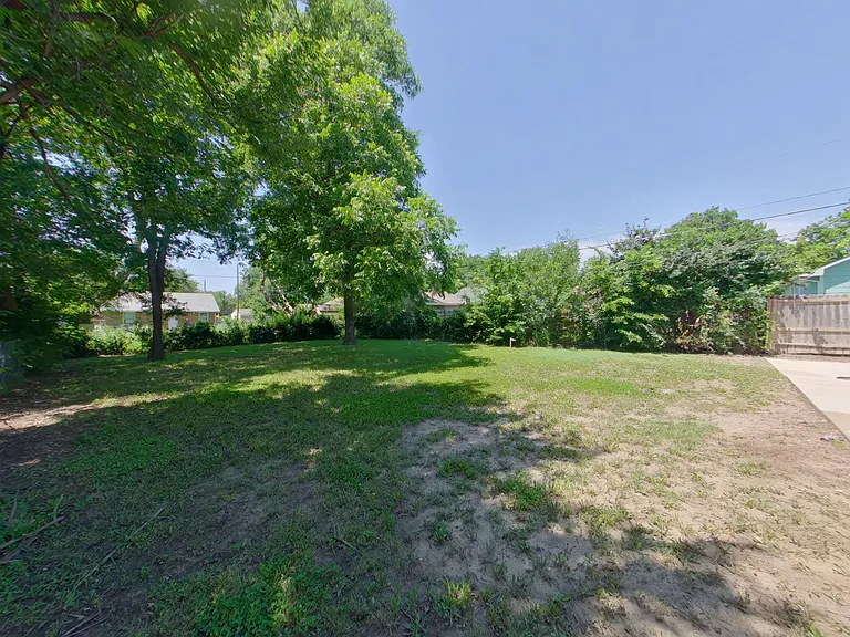 2027 N Spruce St — Photo 17