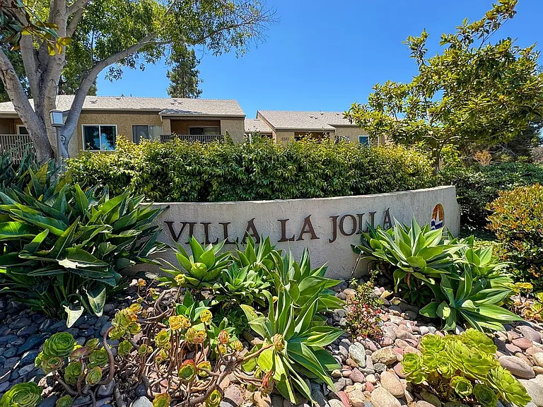 8545 Villa La Jolla Dr #H — Photo 10
