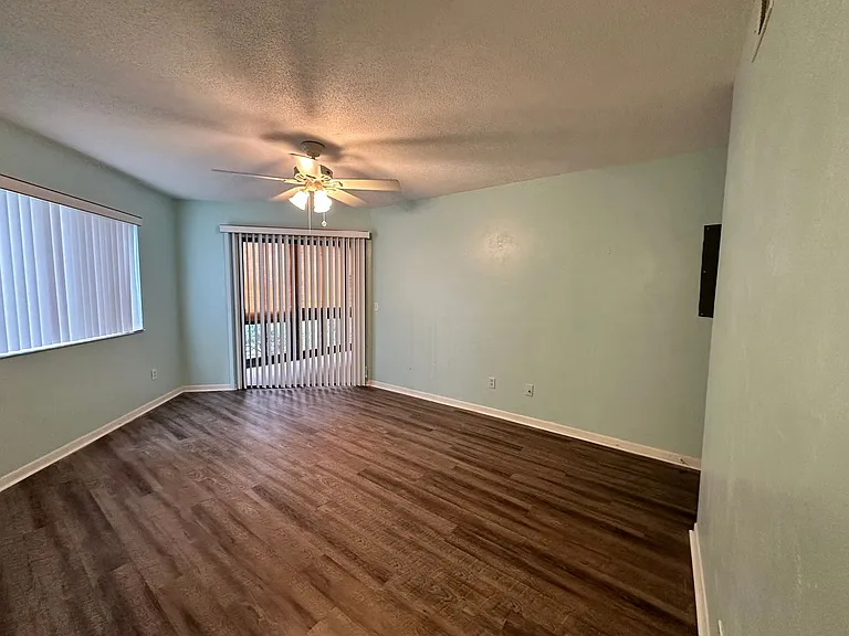 13 Surrey Ct — Photo 15