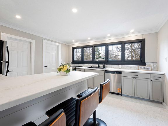 3rd image of 301 W Michigan Ave