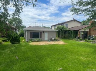 30569 Manse St, Harrison Township, MI 48045