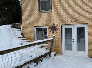 942 W Garfield Rd, Aurora, OH 44202