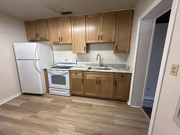 3rd image of 3133 Henderson Cir E