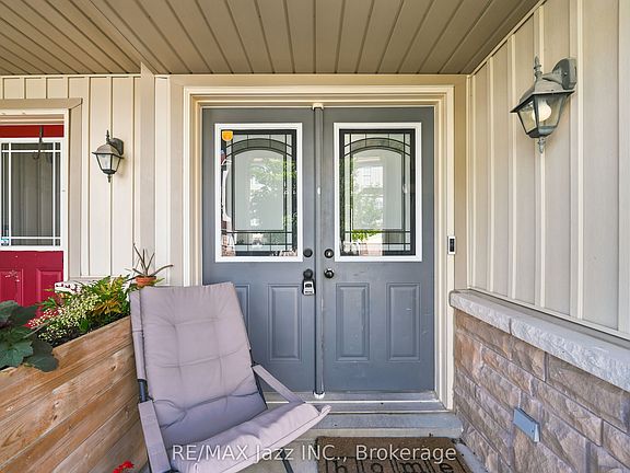 3rd image of 15 Farmstead Dr