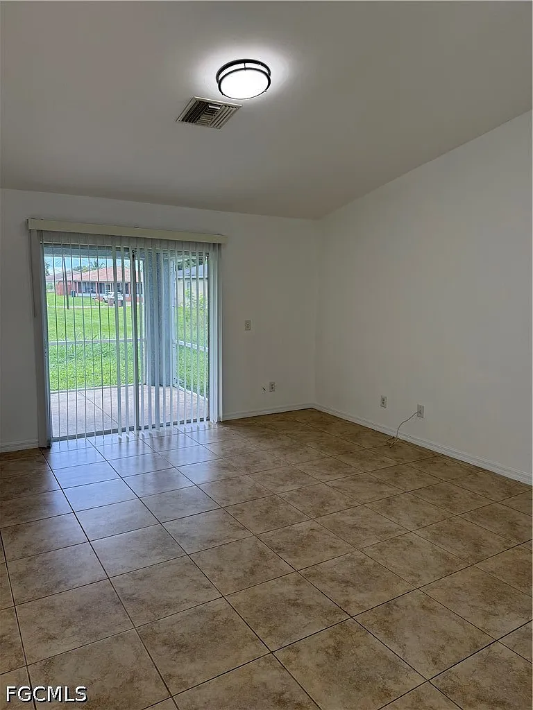3 bed, 2.0 bath, 1145 sqft, $1,600 — Photo 4