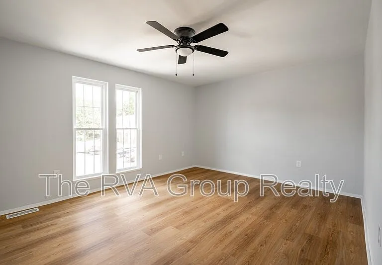 749 Pleasant St — Photo 32