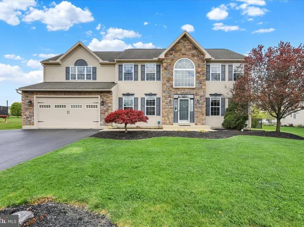 614 W Pine St, Leesport, PA 19533